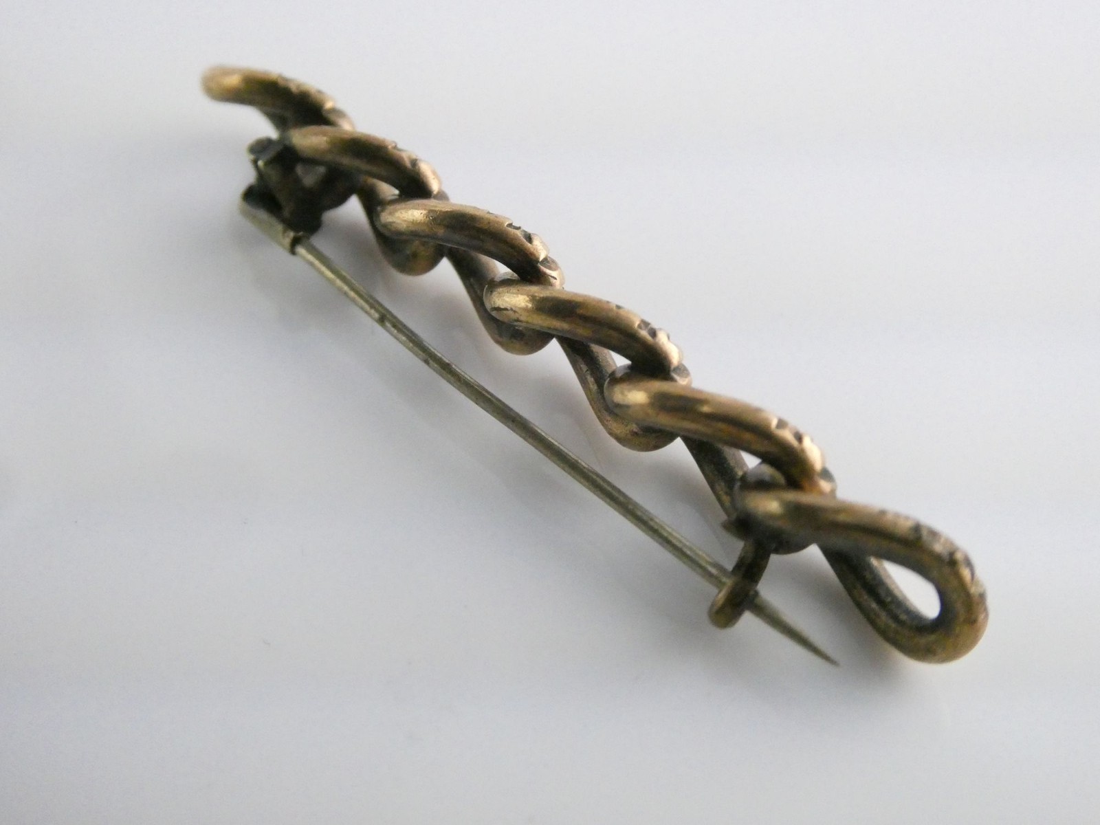 Antique Unmarked 12k Gold Fill Victorian Chased Loops Pin 6.7g 56mm Length