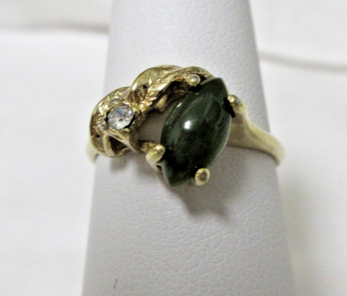 Vintage 18k HGE Jade and Cubic Zirconia Ring Size 6 3/4