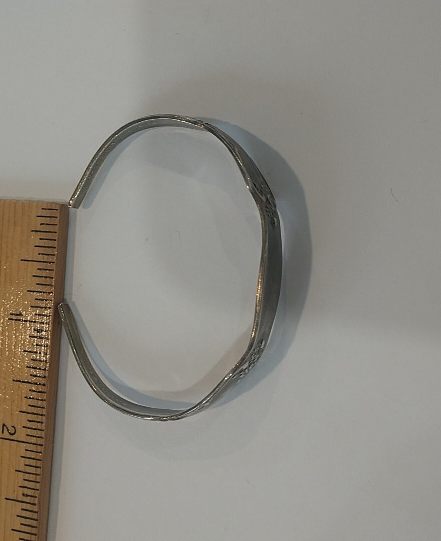 VINTAGE WM.A. ROGERS ONEIDA LTD SILVERPLATED FLORAL SPOON CUFF BRACELET 5″