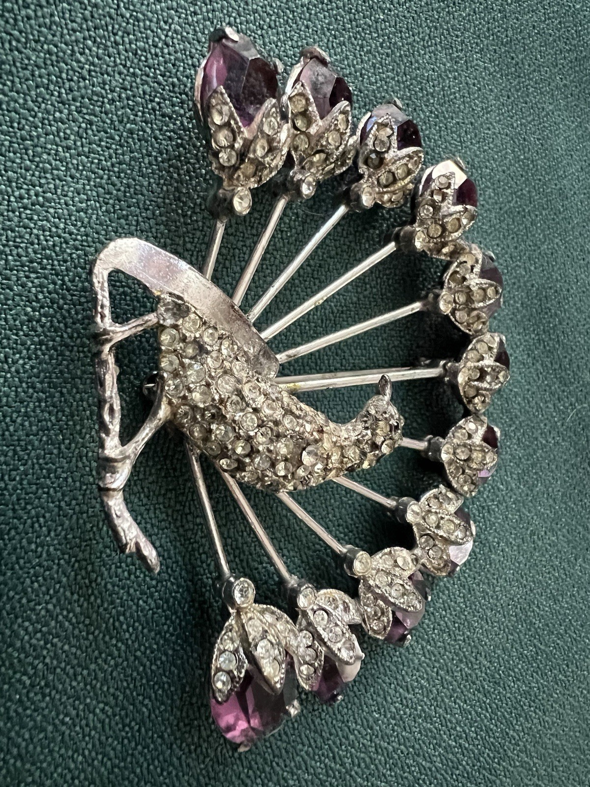 STUNNING VINTAGE 30s-40s HUGE PEACOCK BROOCH PURPLE TAIL FEATHER STONES