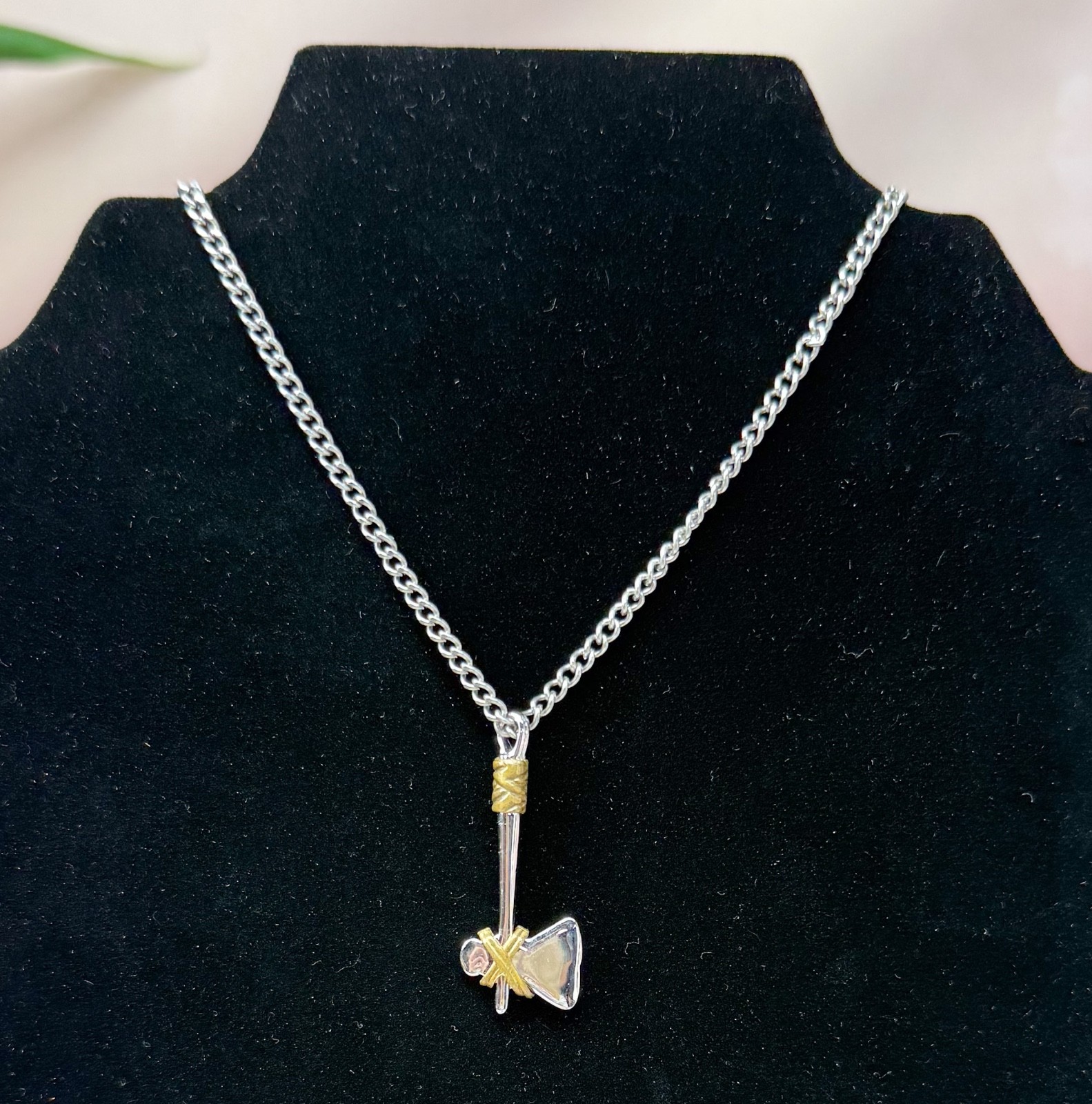 Vintage 1978 AVON Men’s 18″ 2-Tone Silver & Gold Tomahawk Axe Necklace