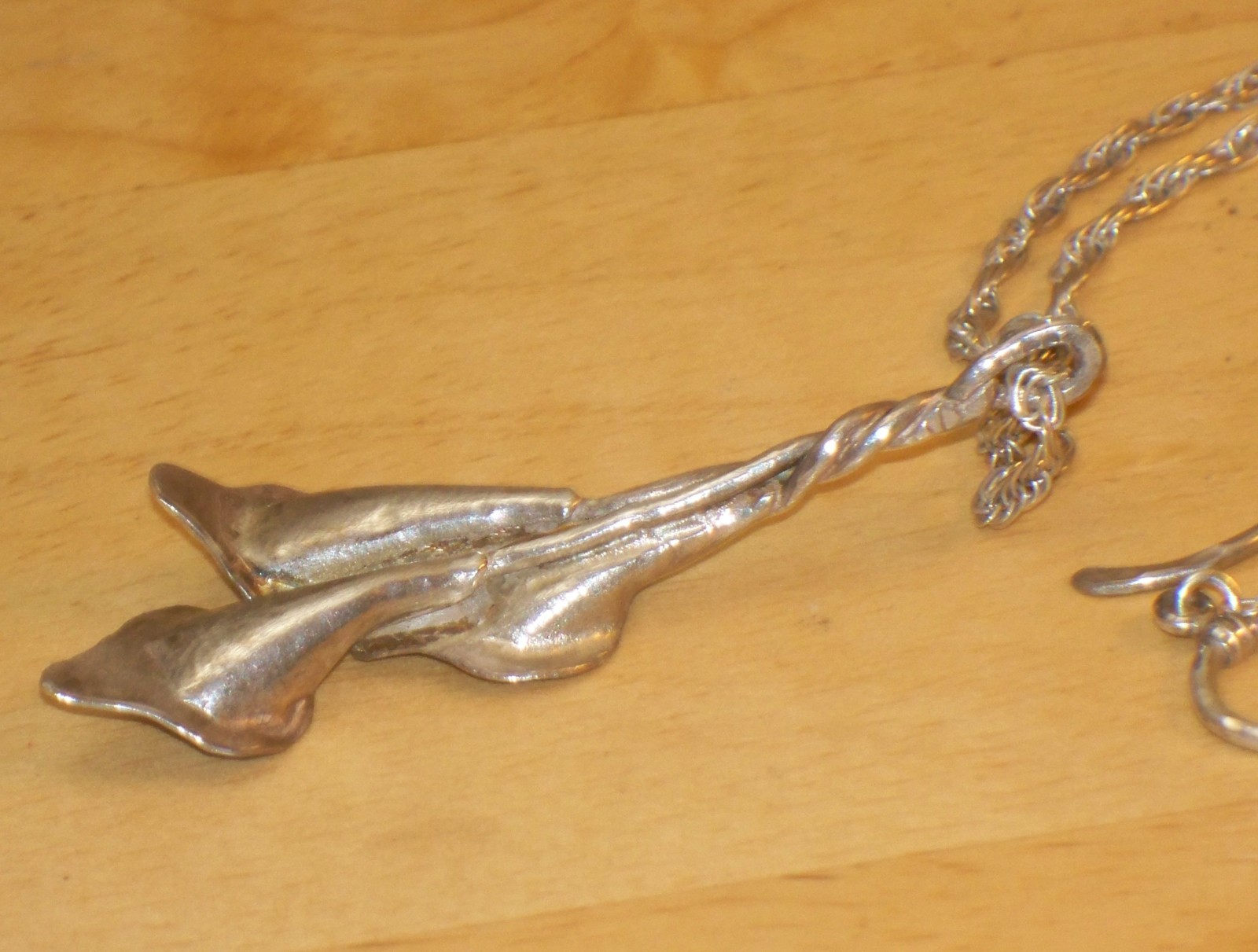 Vintage Handmade STERLING Silver CALLA LILY Pendant NECKLACE English Signed LR