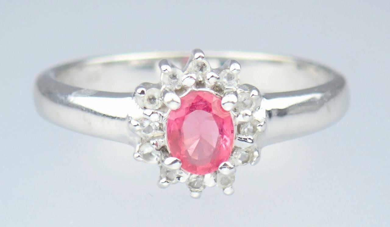 Beautiful Vintage Estate Solid 9K White Gold Red Spinel Floral Ring Size 7