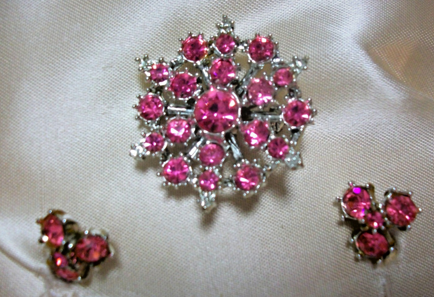 Vintage NOS 1950’s – Danielle Creations PINK RHINESTONE Brooch & Earring Set