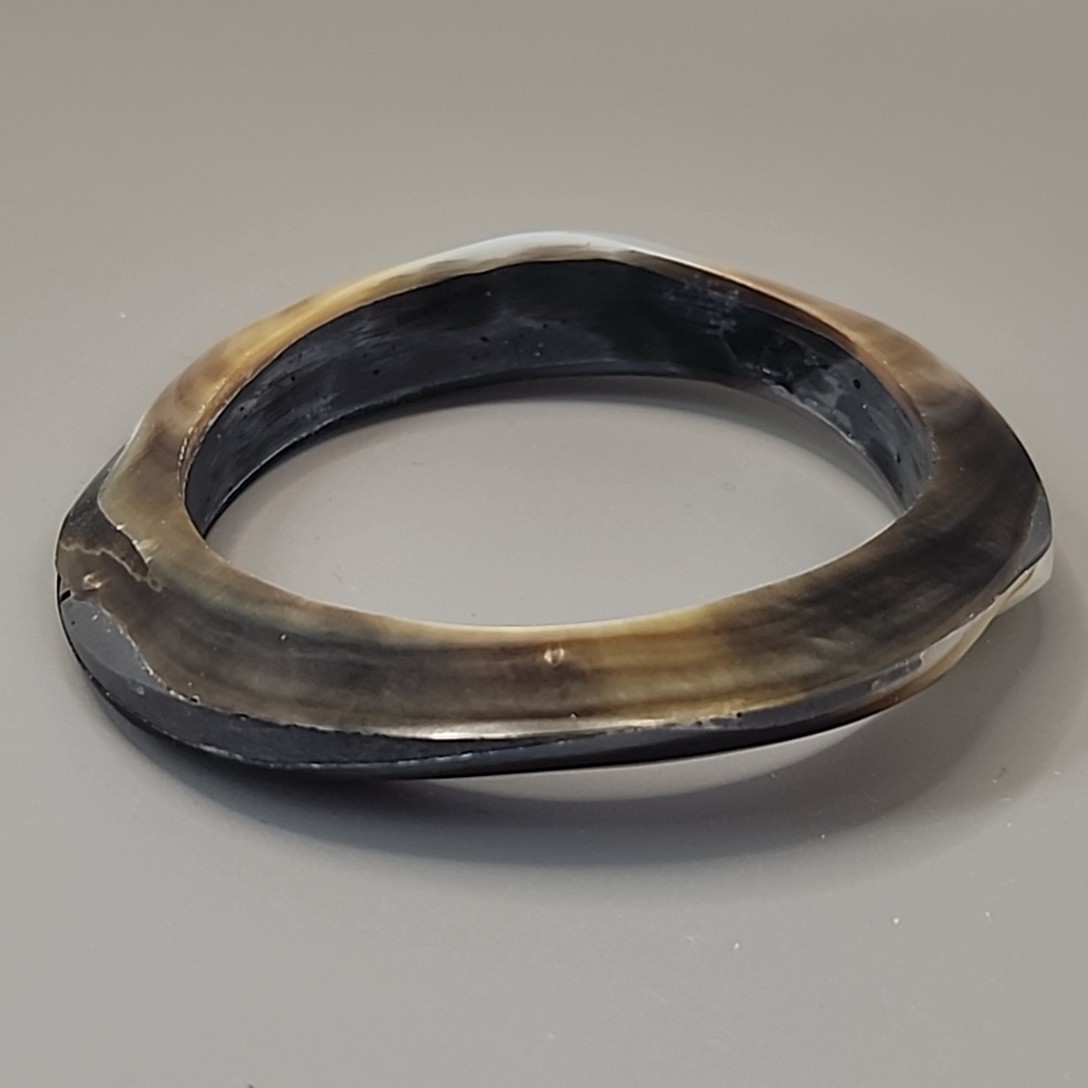Vintage Mother of Pearl Bangle Bracelet Brown White Variation Asymmetrical 8.25″