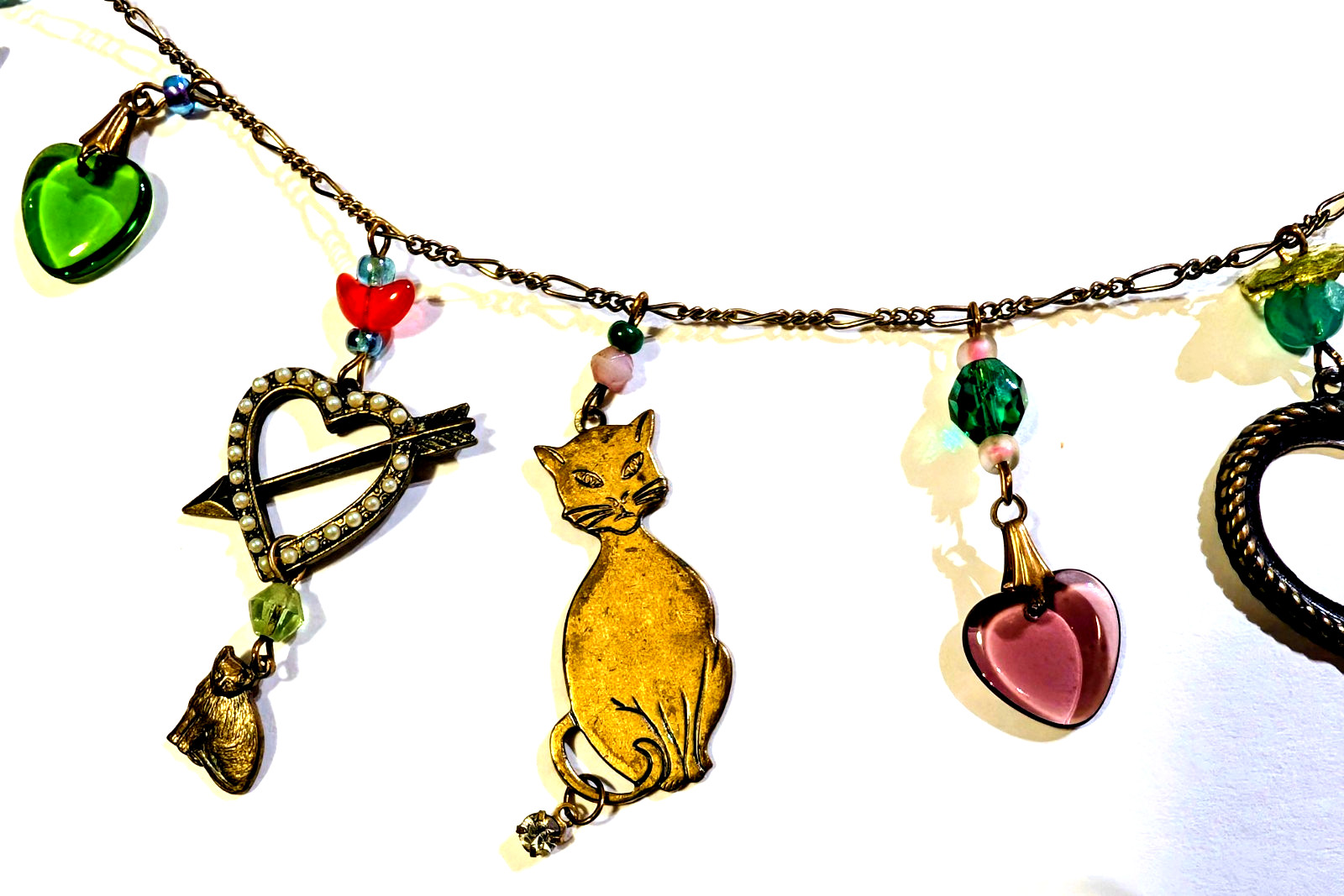 VTG GLASS WORKS STUDIO 30″ Dangling Charm Necklace 20 Dangles Hearts & Cats 😽 ❤