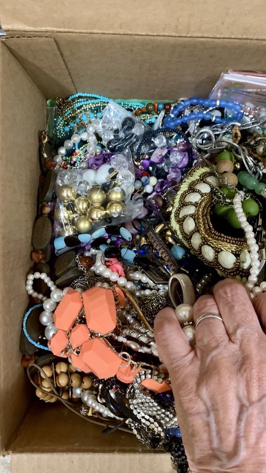HUGE 19+ POUNDS COSTUME JEWELRY CRAFT WEAR TANGLED JUNK JEWELRY MAKERS LOT# 22