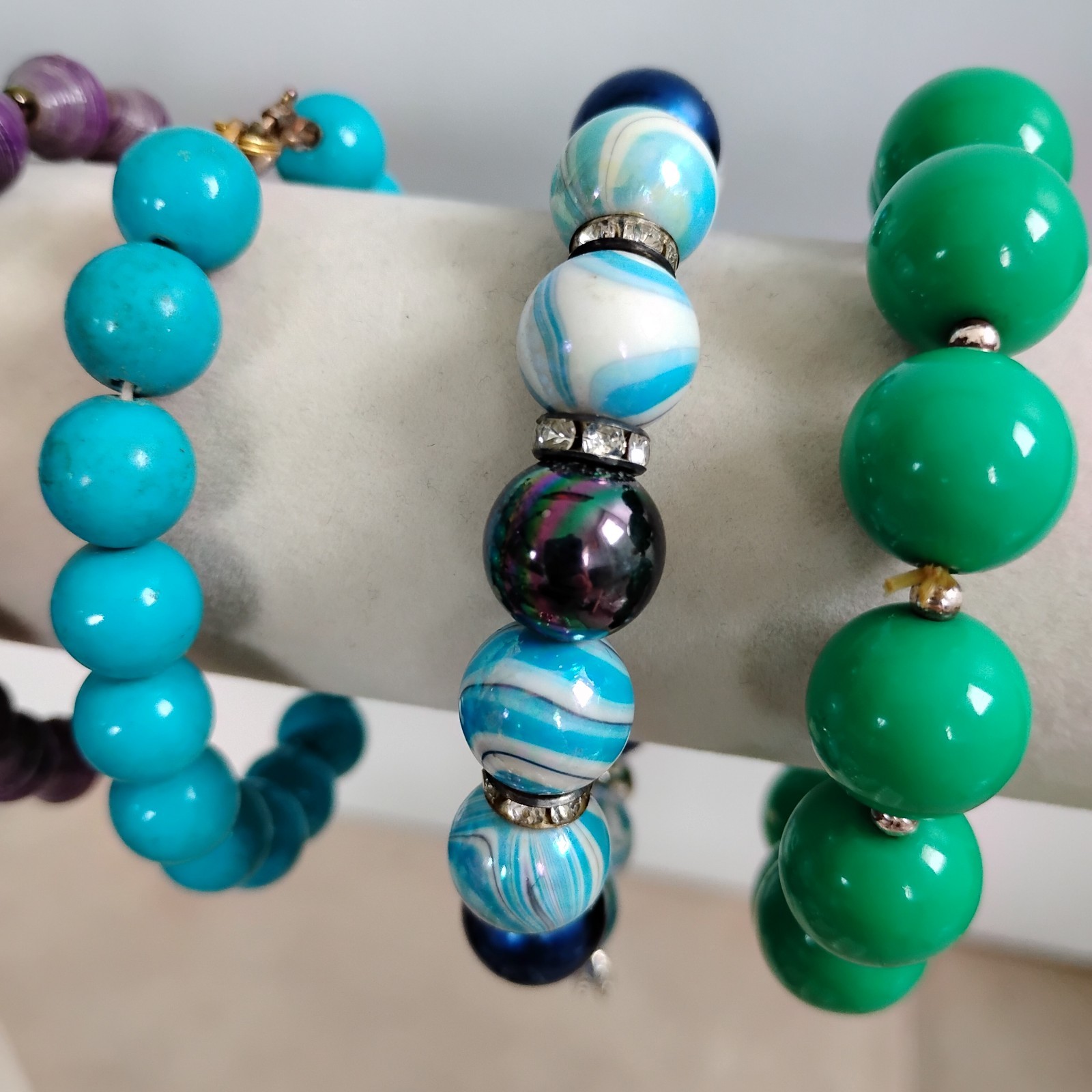 Lot Of 20 Vintage Beaded Stretch Bracelets Plastic Lucite Chunky Acrylic
