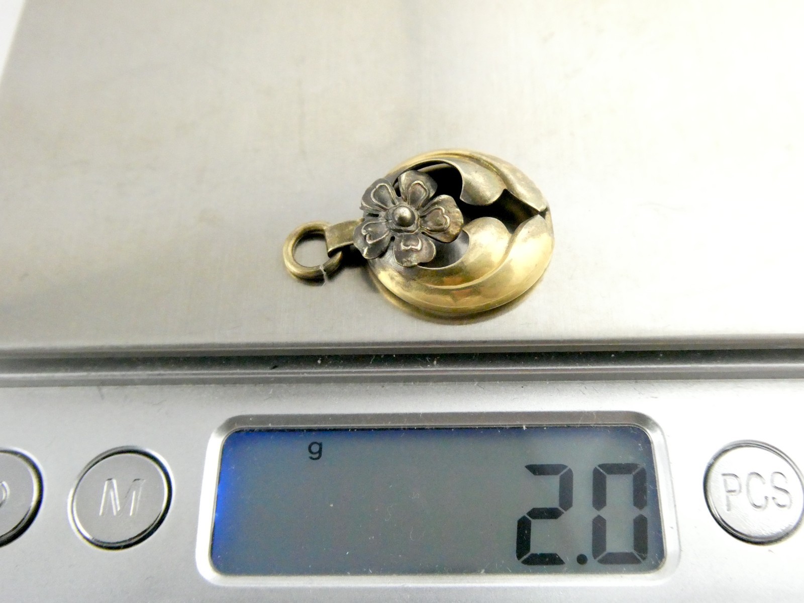Antique Unmarked Gold Fill Flower and Leaves Pendant Charm 2g 1 Inch Length