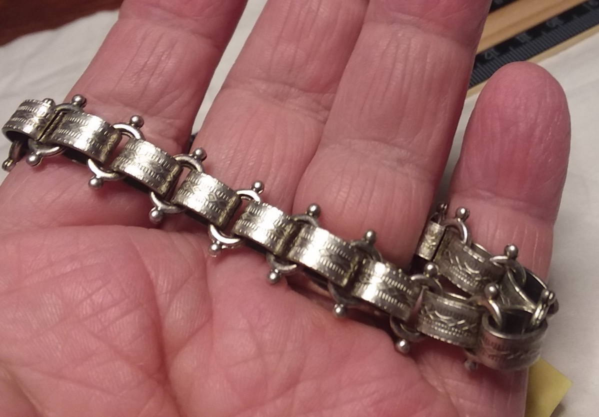 7.5″ Silver Tone Victorian Revival Bookchain Bracelet 03-01-2026