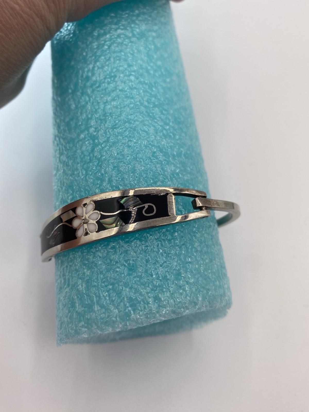 Pick (1)Mexico Silver Abalone Inlay Tension Cuff Bracelet-Black,Purple, or Pink