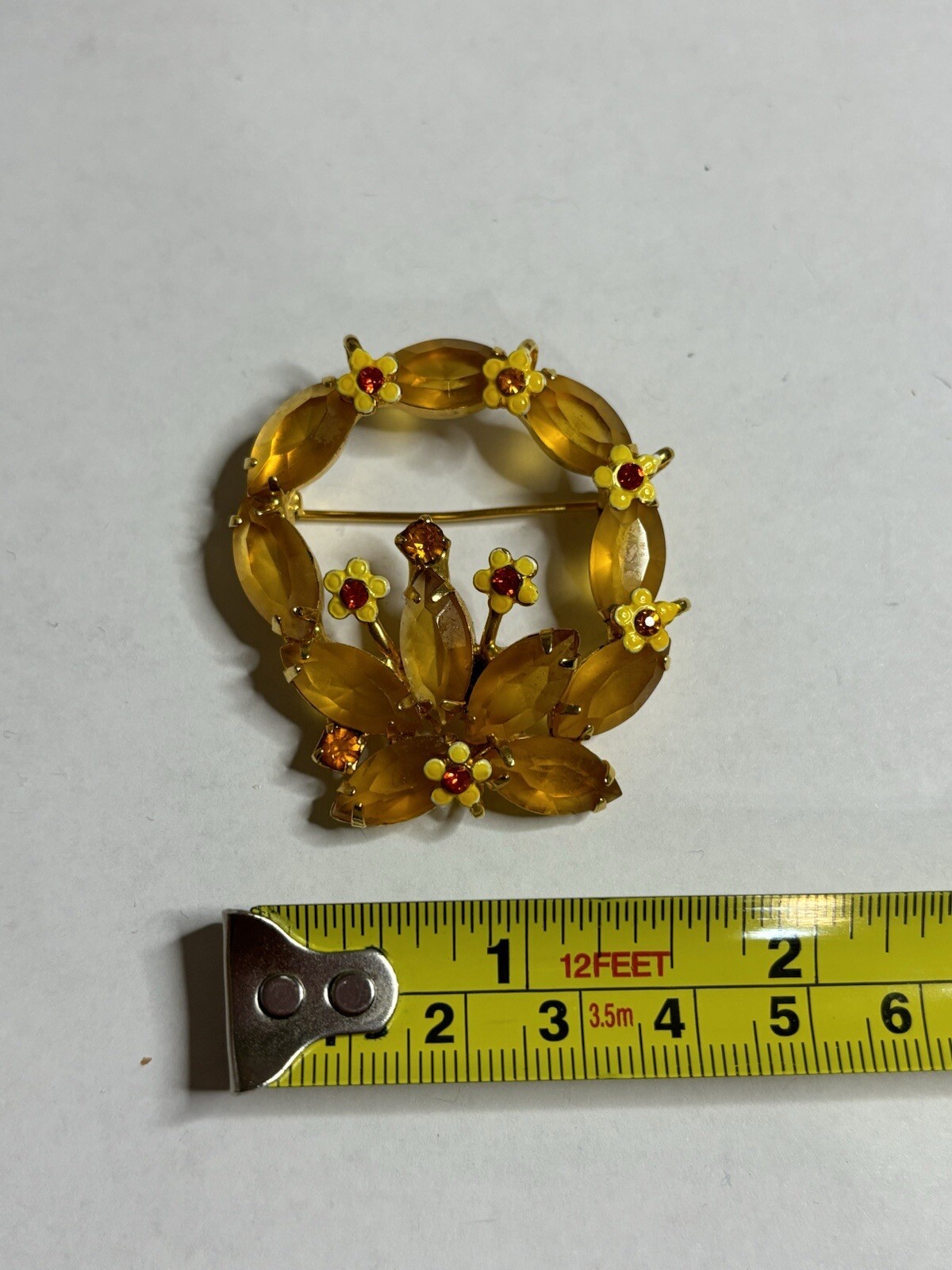 Vintage Style Wreath Shaped Pin Brooch With Flowers Gold Tone