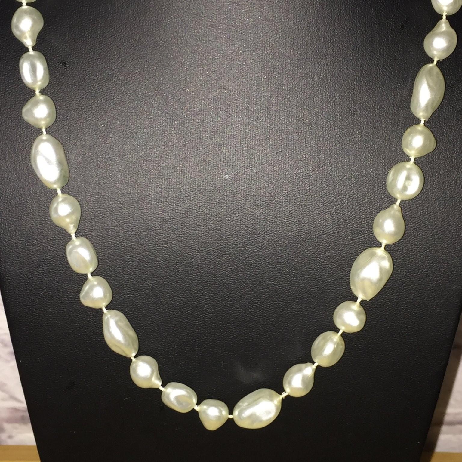 Vintage Faux Baroque Pearl Necklace Gold Tone Clasp Individually Knotted