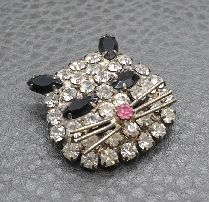 Vintage Cat Kitty Face White Black Rhinestone Crystal Silver Tone Brooch