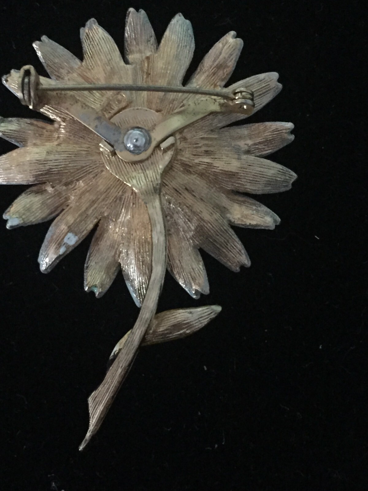 Vintage 1950’s-1980’s “ART” Daisy Enamel/Painted Brooch with Beetle on Petal