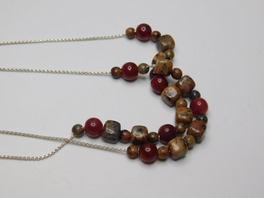 A127-VINTAGE NECKLACE~SILVER TONE/STONES~EARTHTONES~15″-17″
