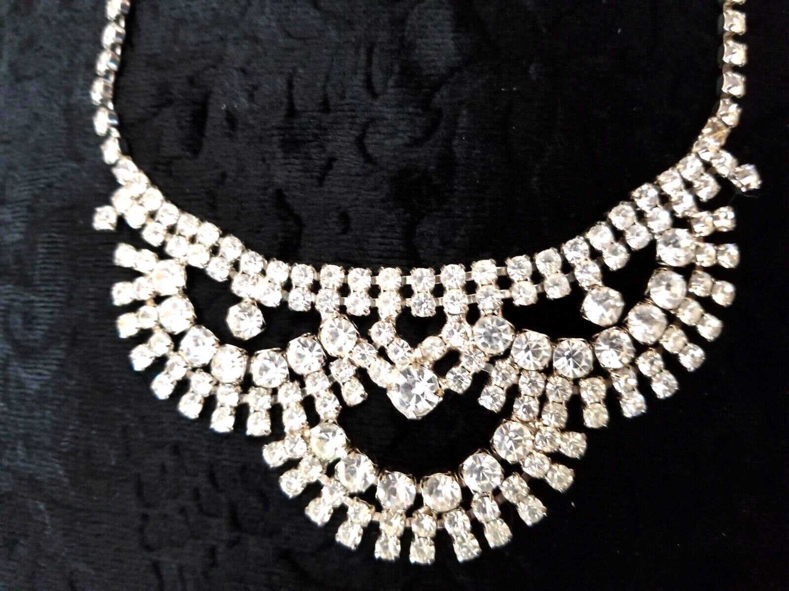 Vintage Clear Glass Rhinestone Silver Tone 16″ Choker Necklace Wedding Collar.