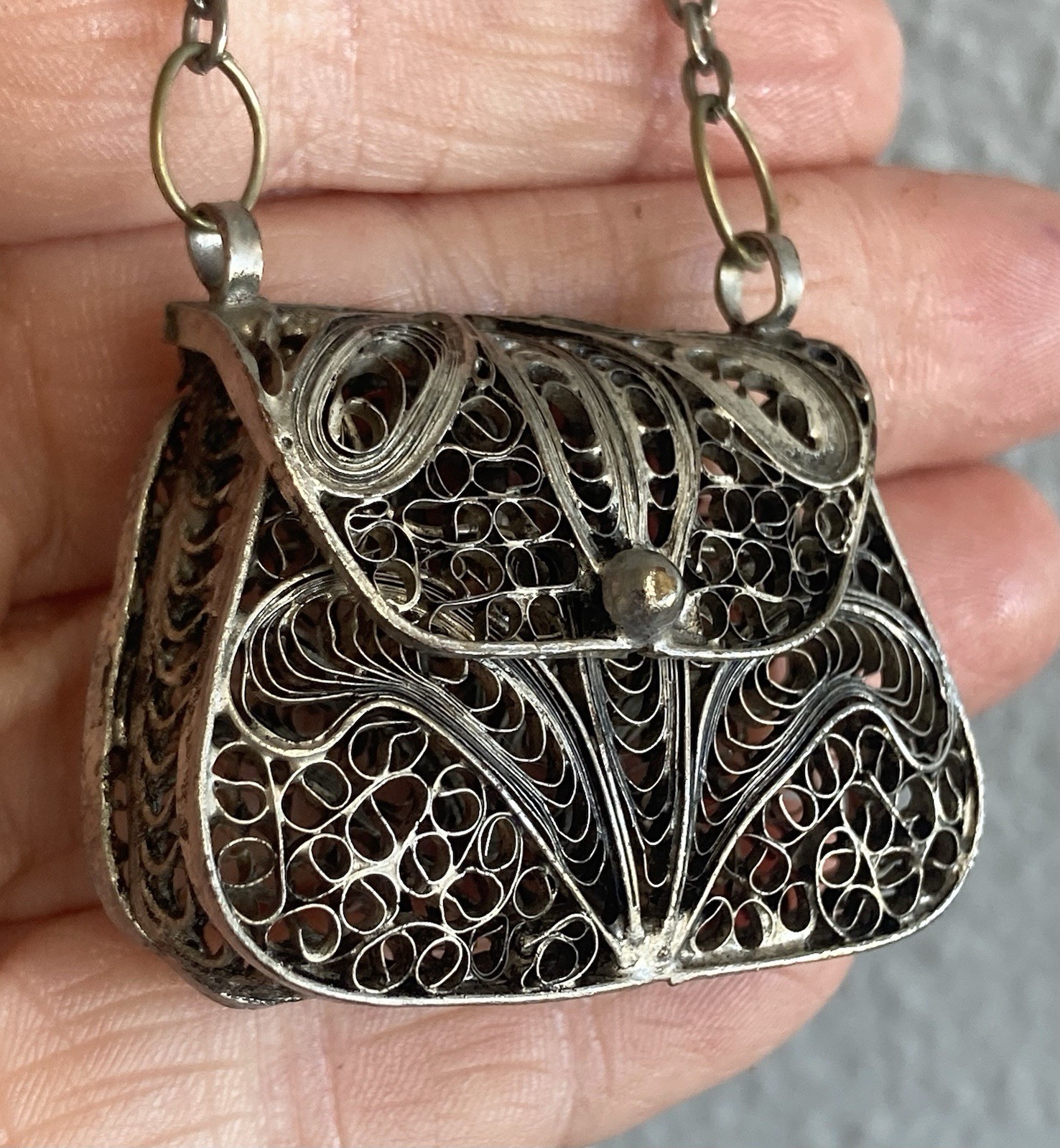 Vintage Silver FILIGREE Purse Necklace 35″ Long Chain Perfume Keepsake Holder