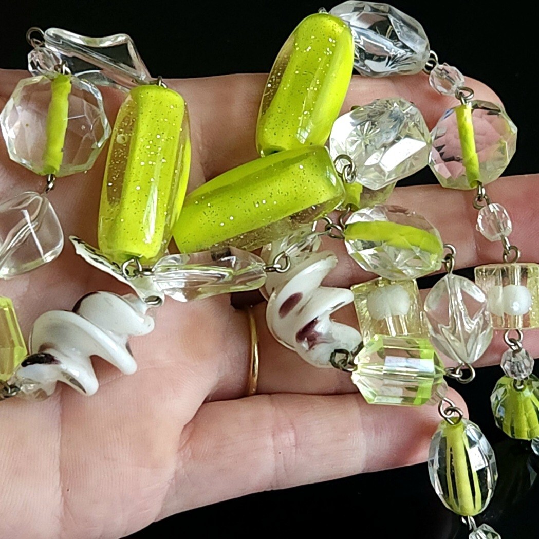Vintage Estate UV Reactive Necklace Twist Art Glass Lime Green Acrylic Carved