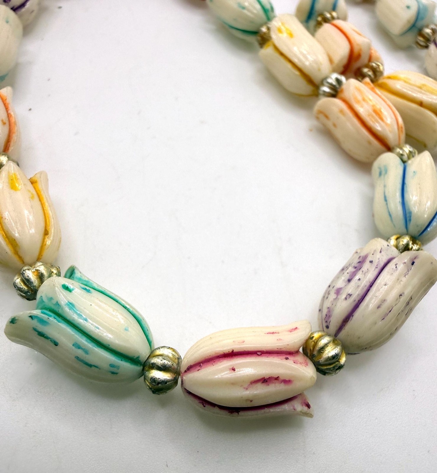Vintage colorful textured off white acrylic tulip beaded necklace