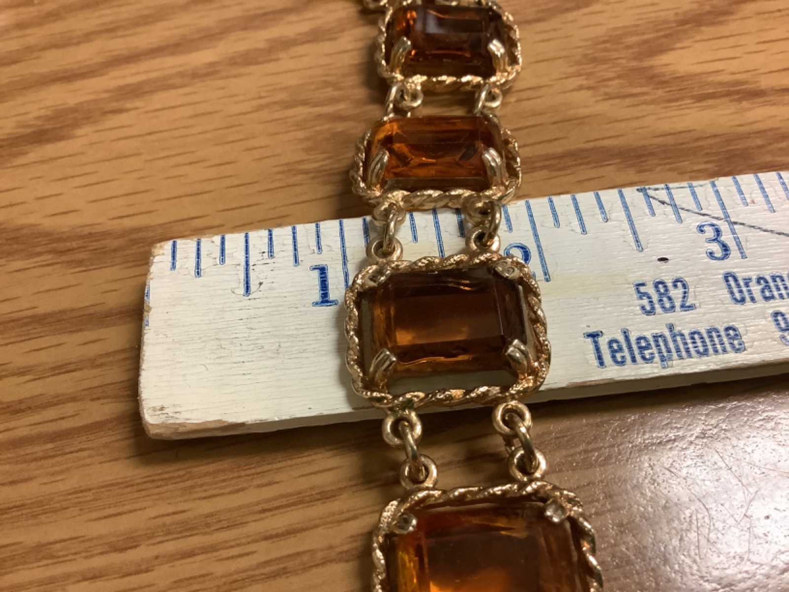 Vtg 1970 SARAH COVENTRY “Wild Honey” Gold Tone Amber Glass Color Bracelet