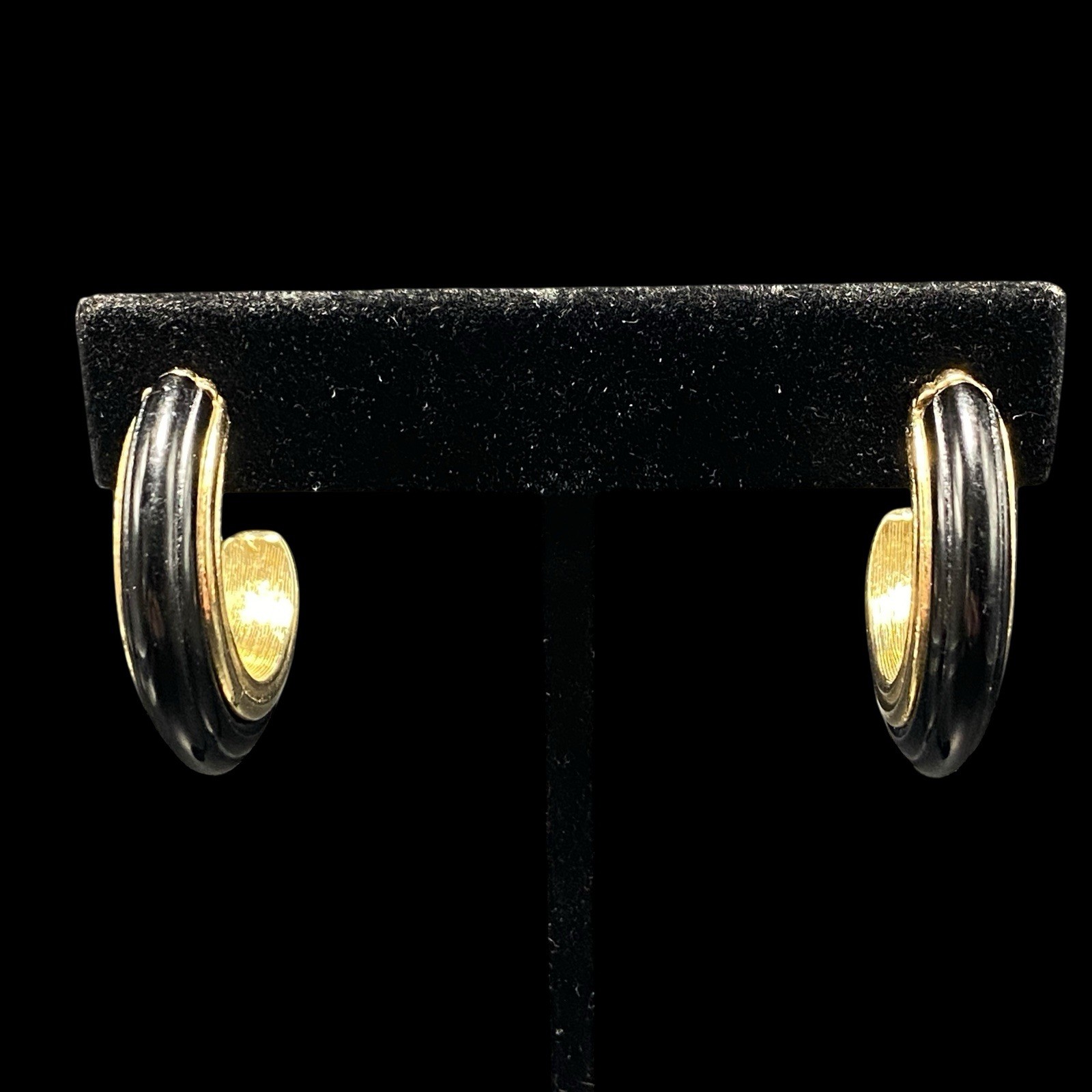 Vintage Sarah Coventry Black and Goldtone Earrings About 1-1/8″ Across