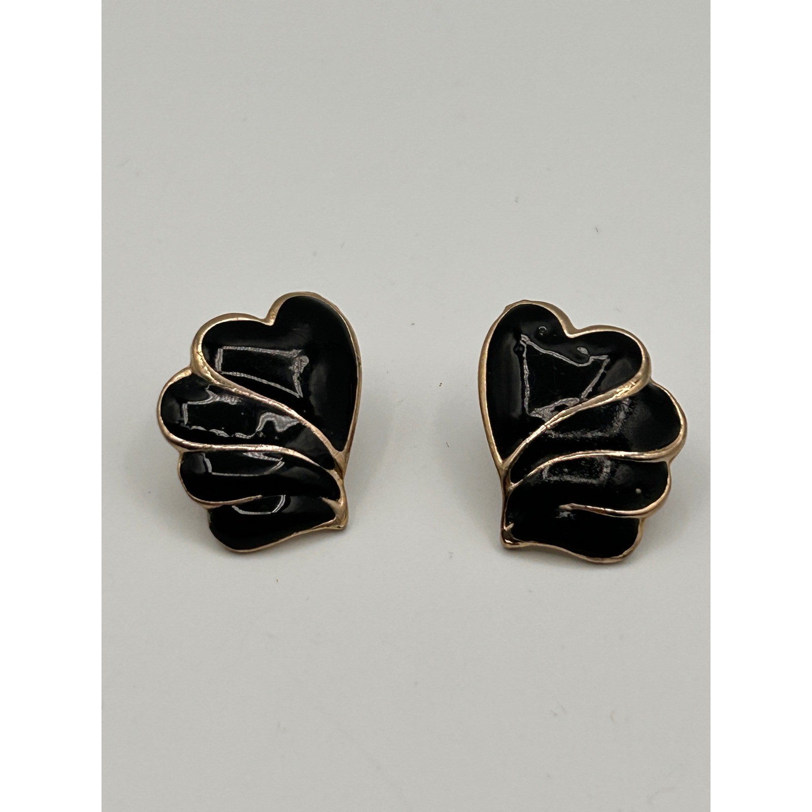Vintage Black Enamel Gold Tone Heart Wing Shell Post Stud Earrings Jewelry