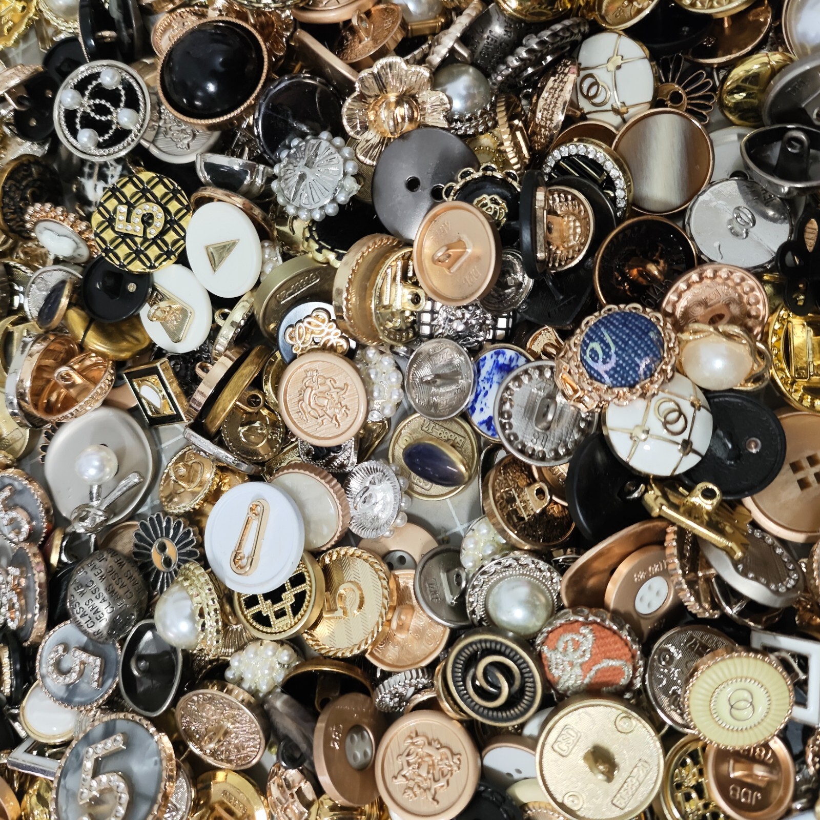 Vintage-now Costume Jewelry makeing Lots button Read Description 50pcs