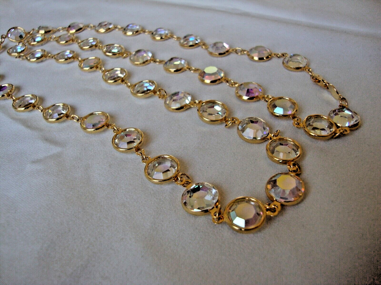 VINTAGE AUSTRIAN CRYSTAL BEZEL SET LARGE AURORA CRYSTALS GOLD TONE 34″ NECKLACE