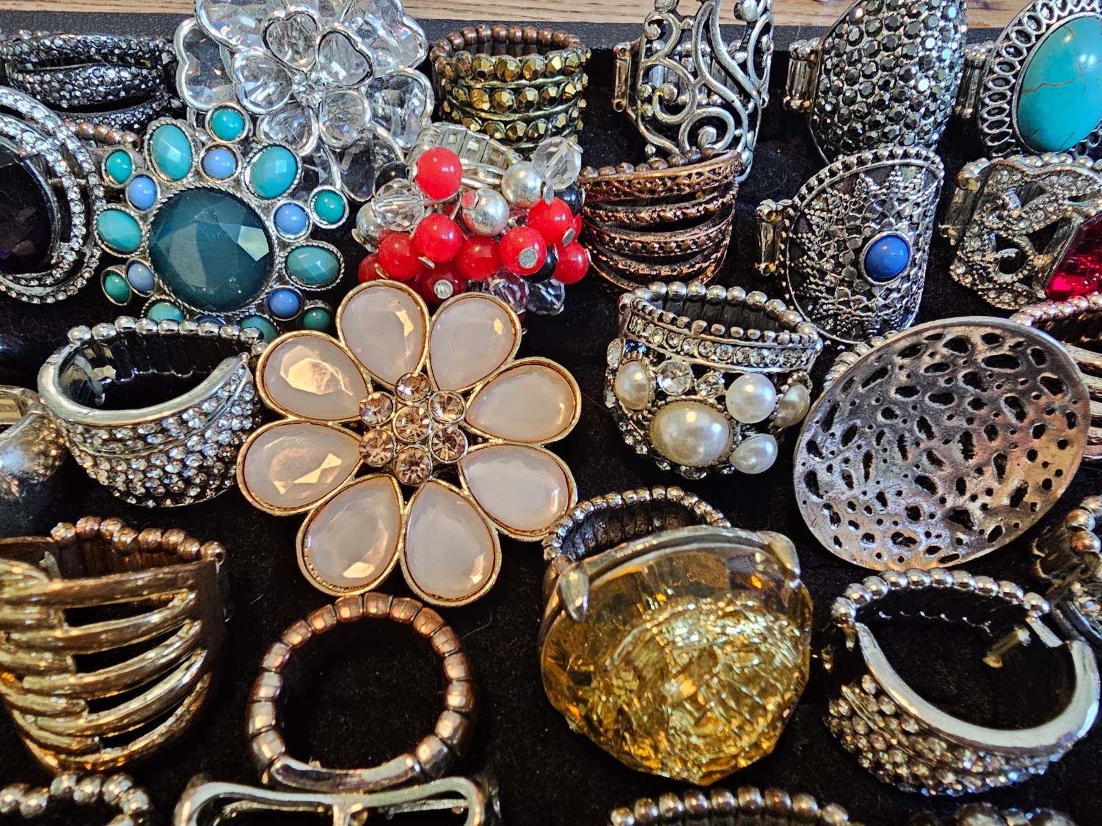 HUGE Lot of 169 Rings All Stretch Bands Rhinestone Retro Fun Colorful Bling!