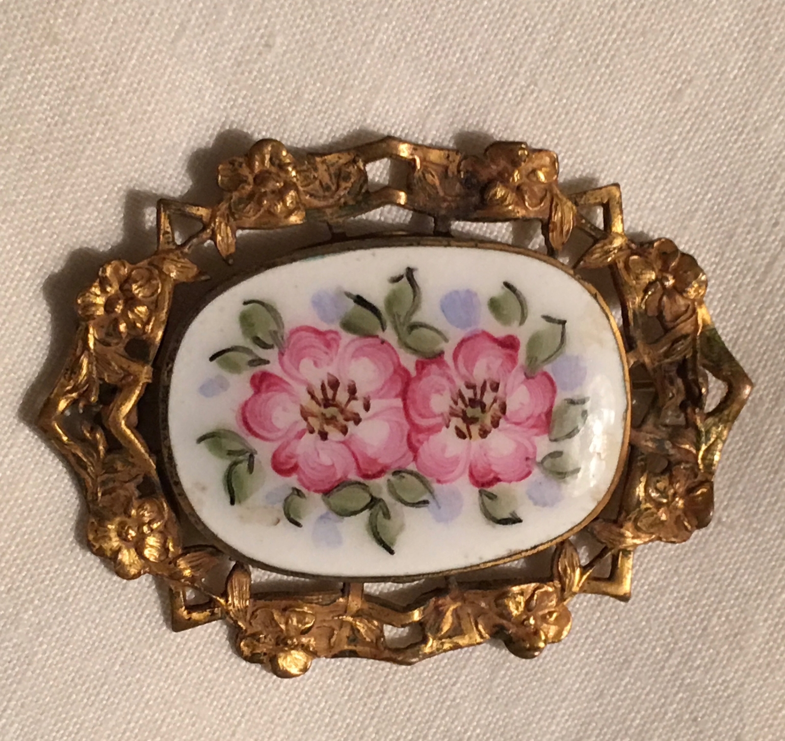Fuchsia Red Bleeding Heart Flower Lucite Teardrops Brooch Pin 1980s