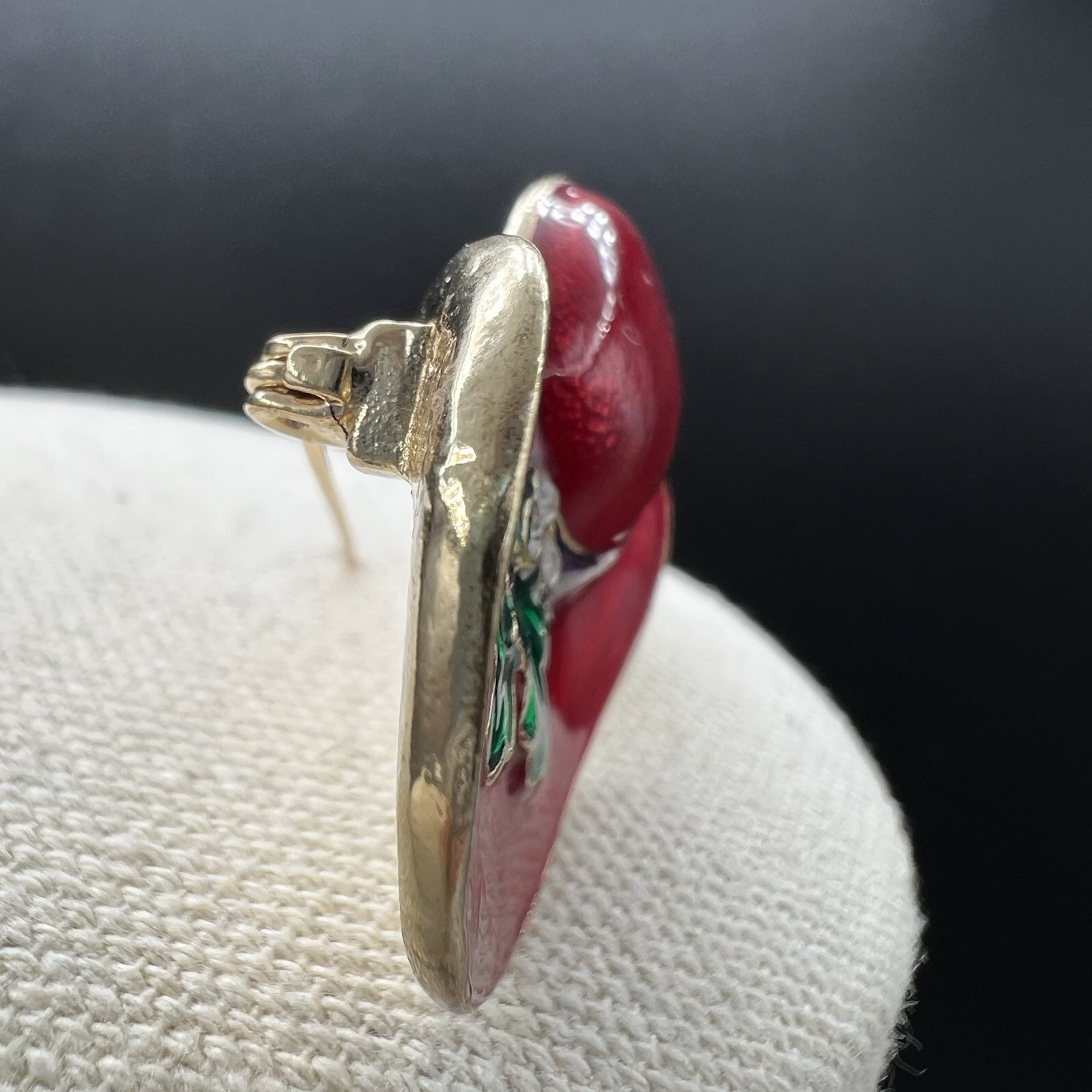 Vintage Red Hat Brooch Enamel Holly Rhinestone Gold Tone Festive Pin Y2K 1990’s