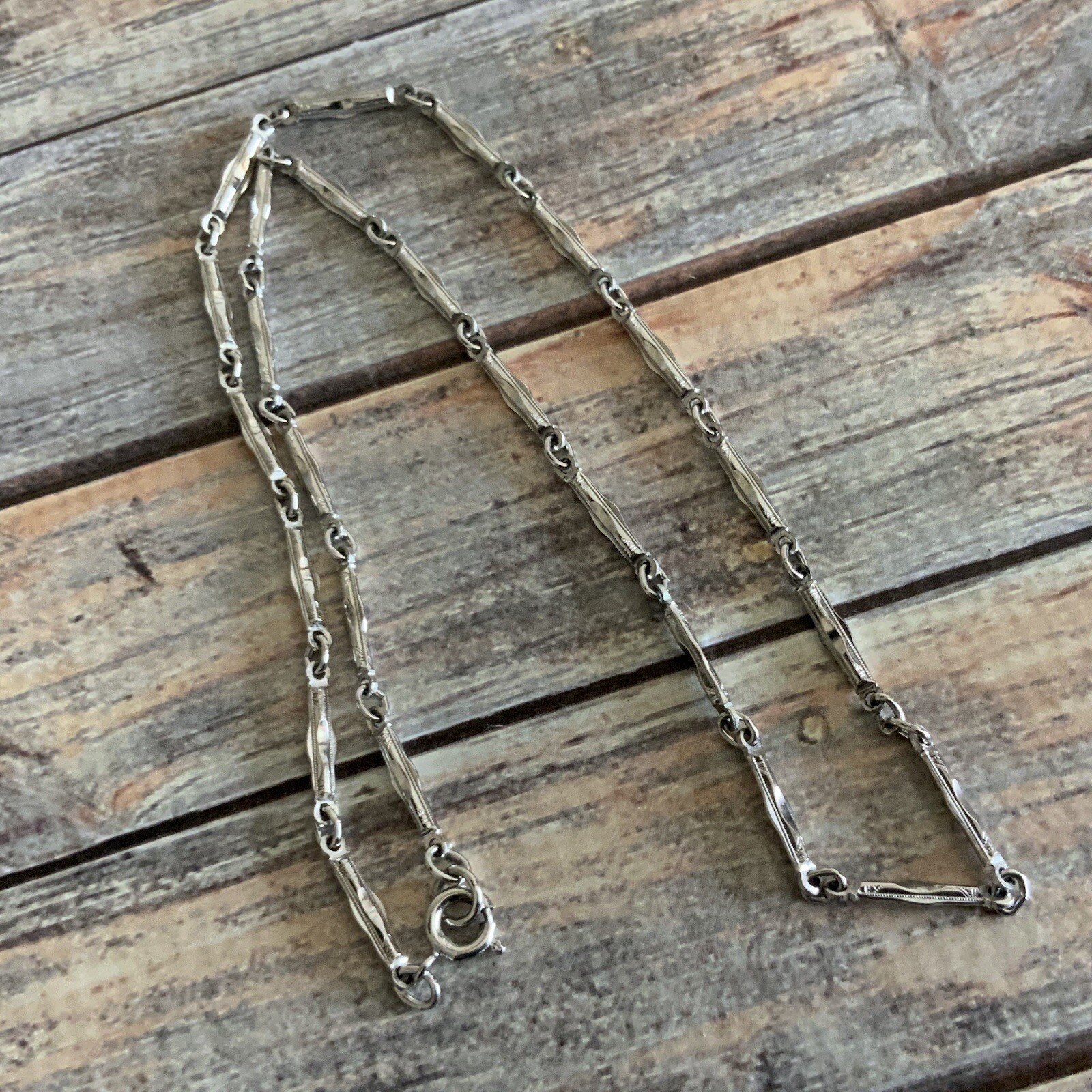 Vintage 70s etched textured bar link chain in silver tone metal