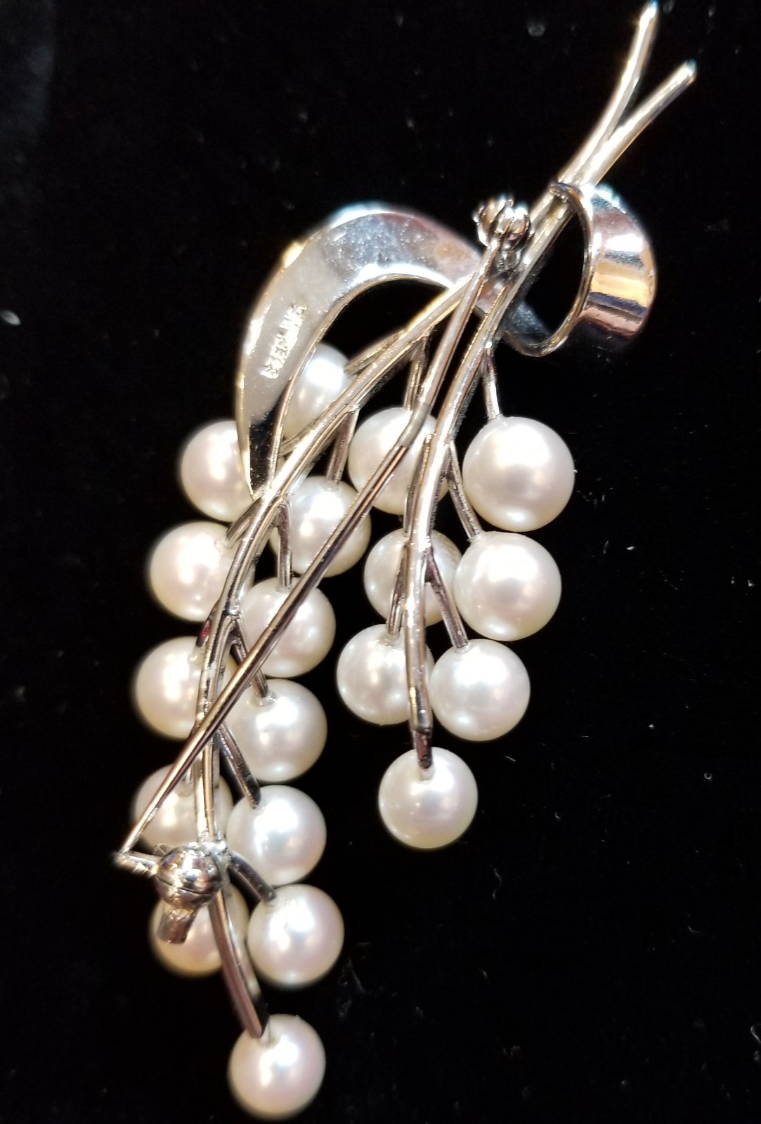 Classic Modern sterling Silver Bunch of Grapes High Luster Pearl Brooch pin