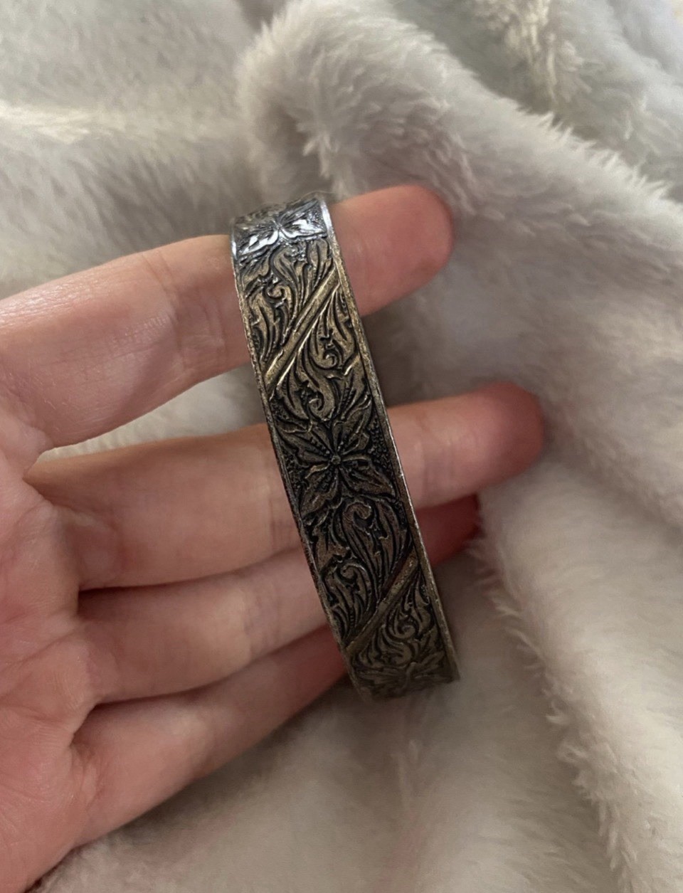 Vintage Silver Tone Floral Cuff Bangle Bracelet Ornate Repousse Scroll Pattern