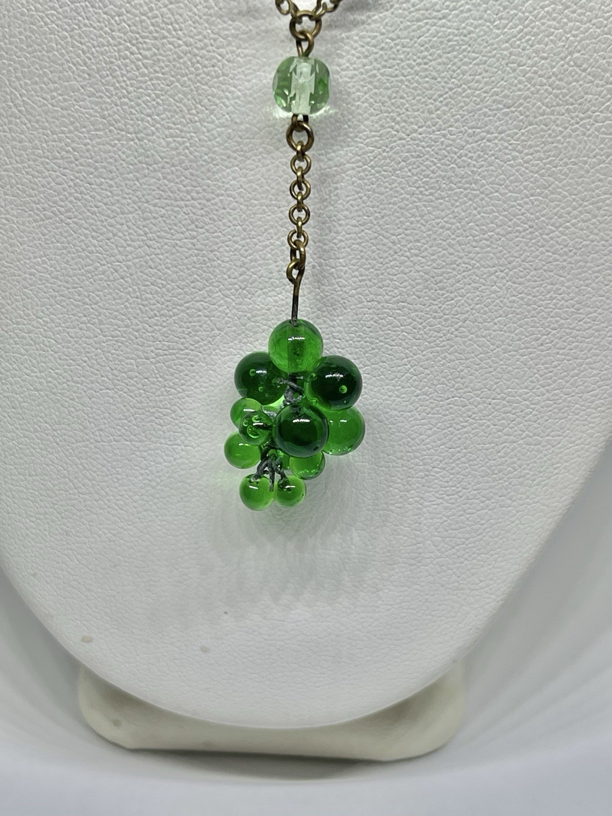 Vintage Green Art Glass Beads Goldtone Chain Cascading Grapes Pendant Necklace