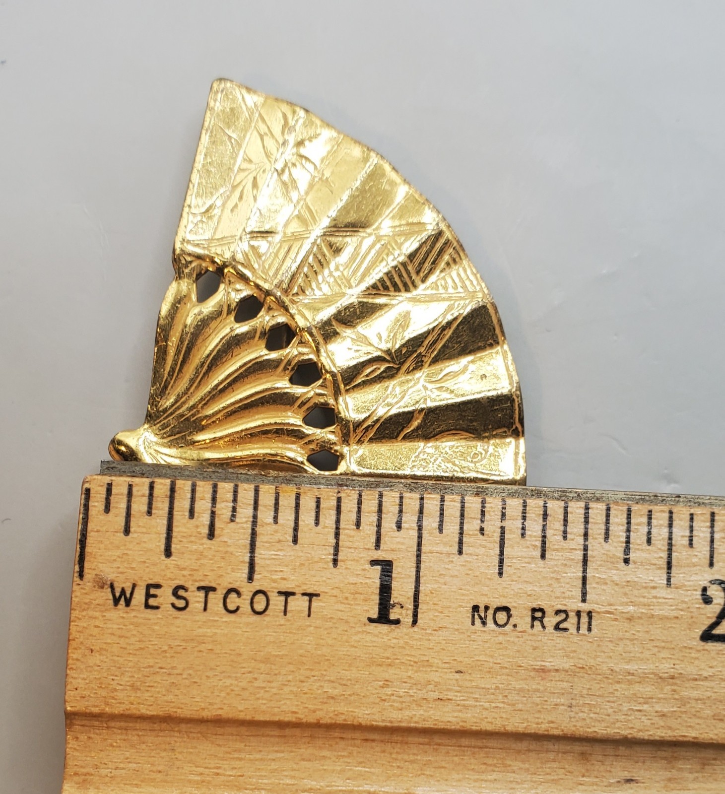 MIRIAM HASKELL Signed Vintage Gold Tone Fan Brooch 2.5″ + Gift Box