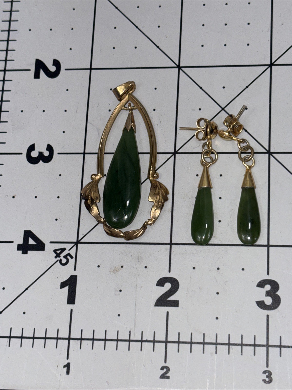 Vintage Tear Drop Jade Green Gold Tone Pendant & Earrings