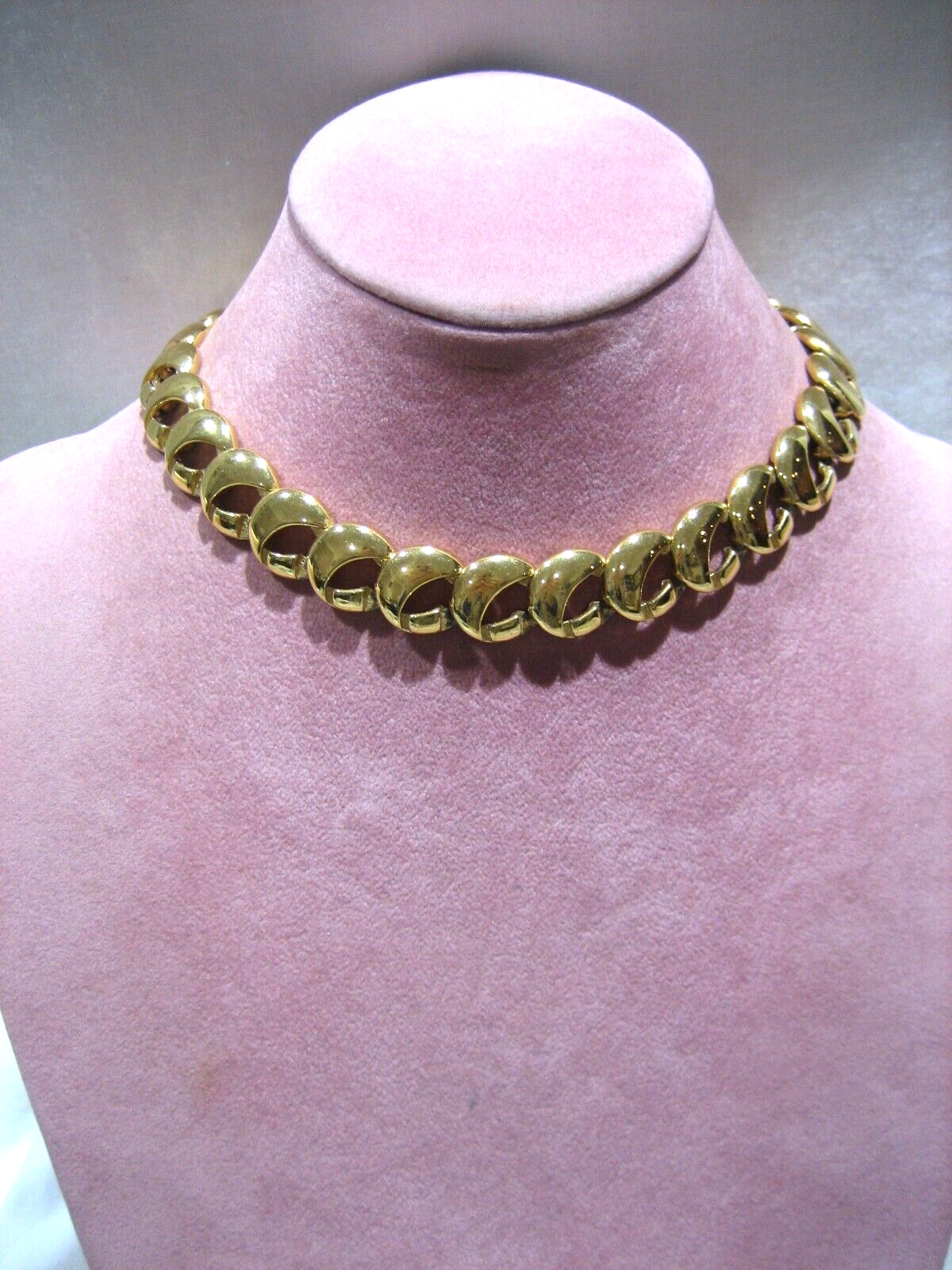 MONET SIGNED GOLD TONE 15″ CHOKER HOOK CLASP NECKLACE