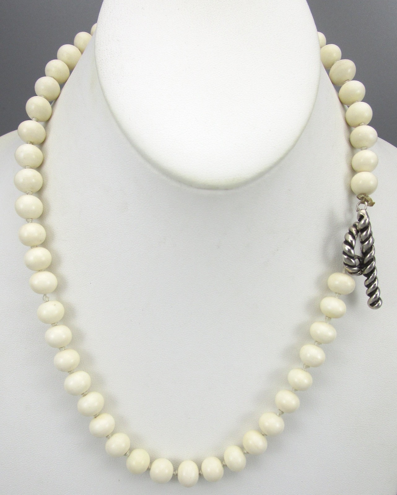 EARLY DIAN MALOUF STERLING SILVER 9.5MM CREAM BEAD NECKLACE