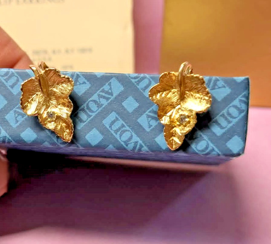 Vintage 1978 Avon Radiant Leaf Clip On Earrings Gold Tone Rhinestone Jewelry