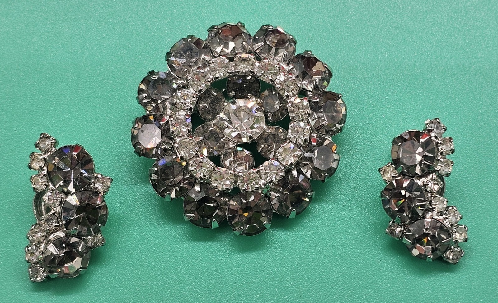 Vintage Clear & Gray Crystal 1″ Clip On Earring And 1.5″ Brooch Set 60s-80s EBS