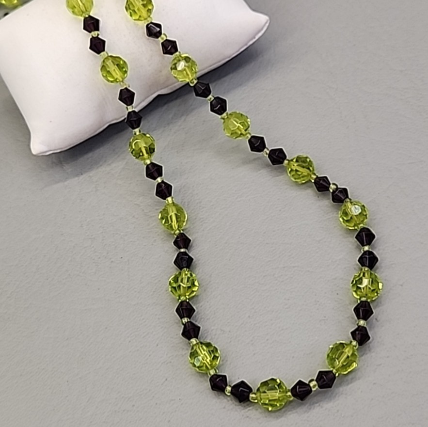 Vintage Glass Beaded Necklace Green Black Bicone 23″