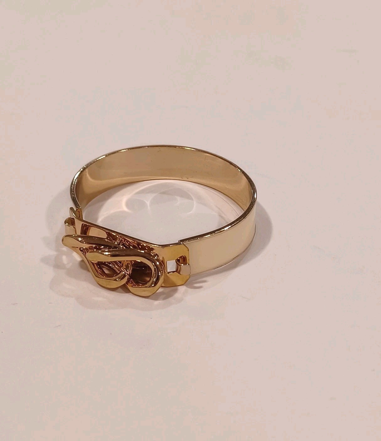 Vintage Gold Tone And Ivory Enamel Chunky Bangle Bracelet 1/2″ Thick Opens