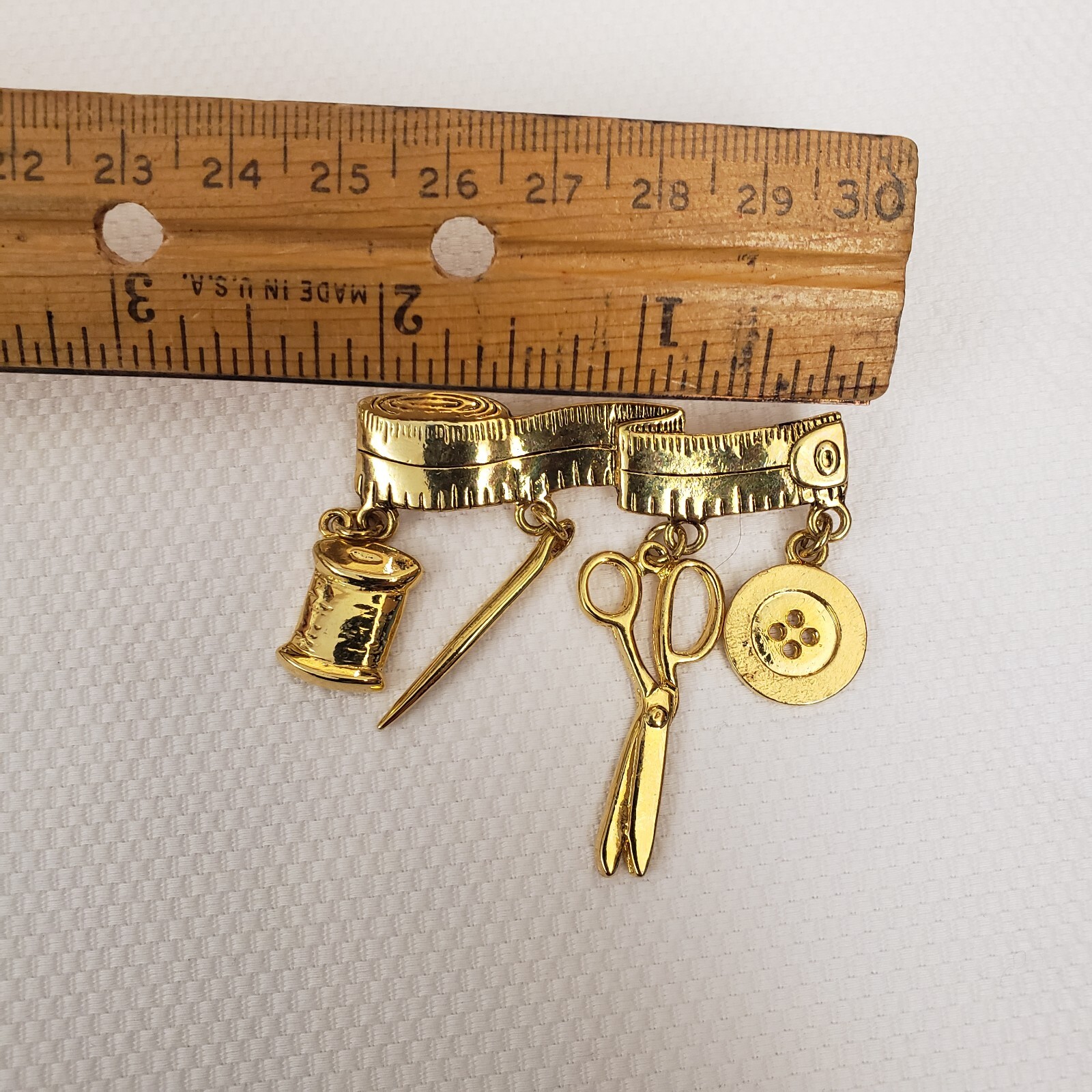 Sewing Tools Gold Tone Vintage Brooch Jewelry Measuring Tape Needle Scissors ++