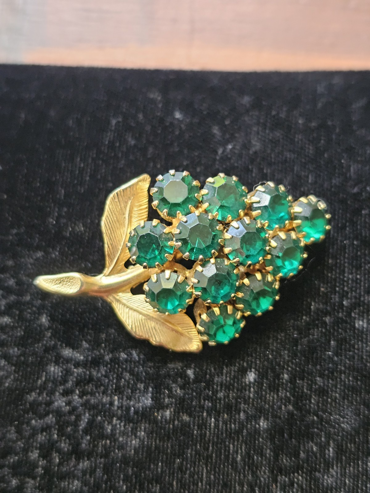 Estate Grape Cluster Brooch Green Rhinestones Gold Tone Prong Set Mcm Pin