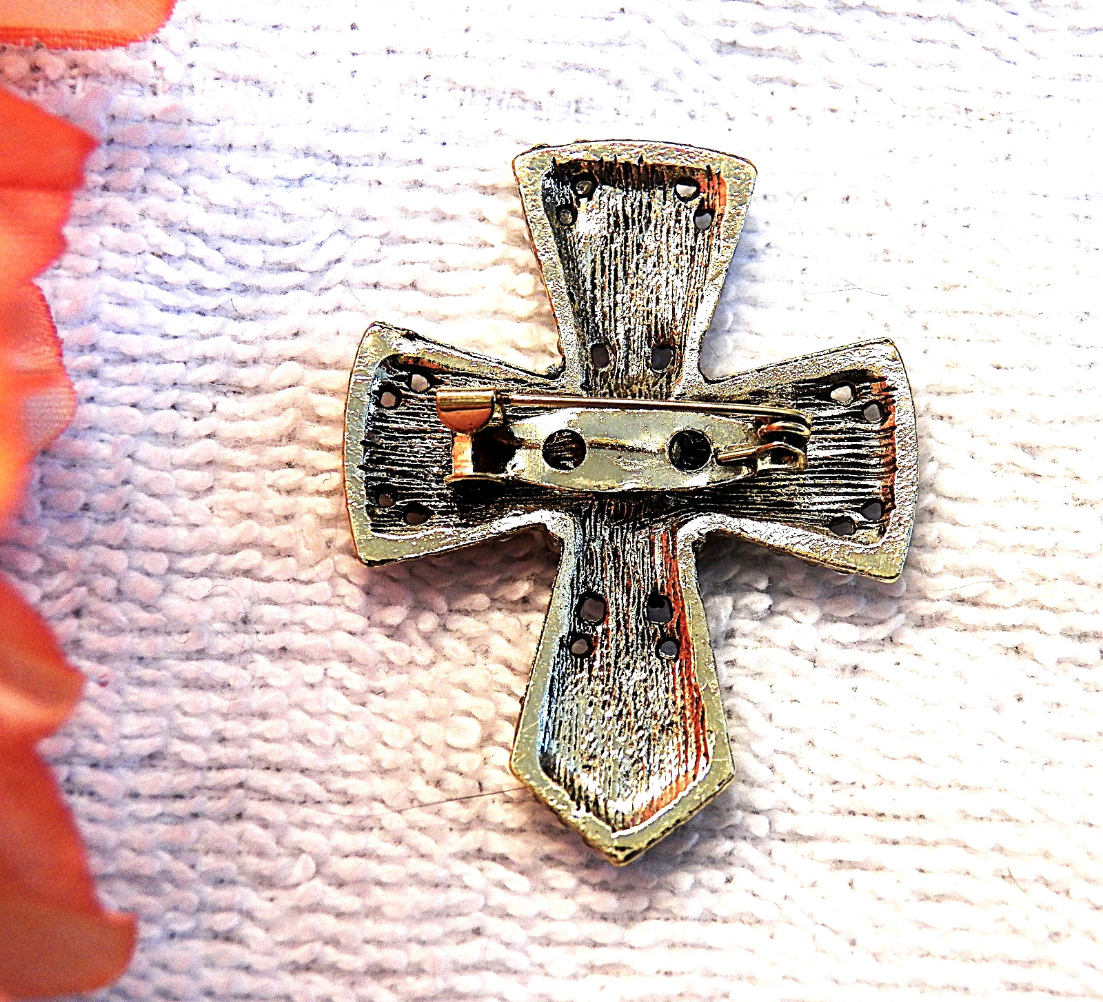 CLASSIC PIN BROOCH CROSS RELIGIOUS SYMBOL CHRISTIANITY RHINESTONES FAUX PEAR CH8