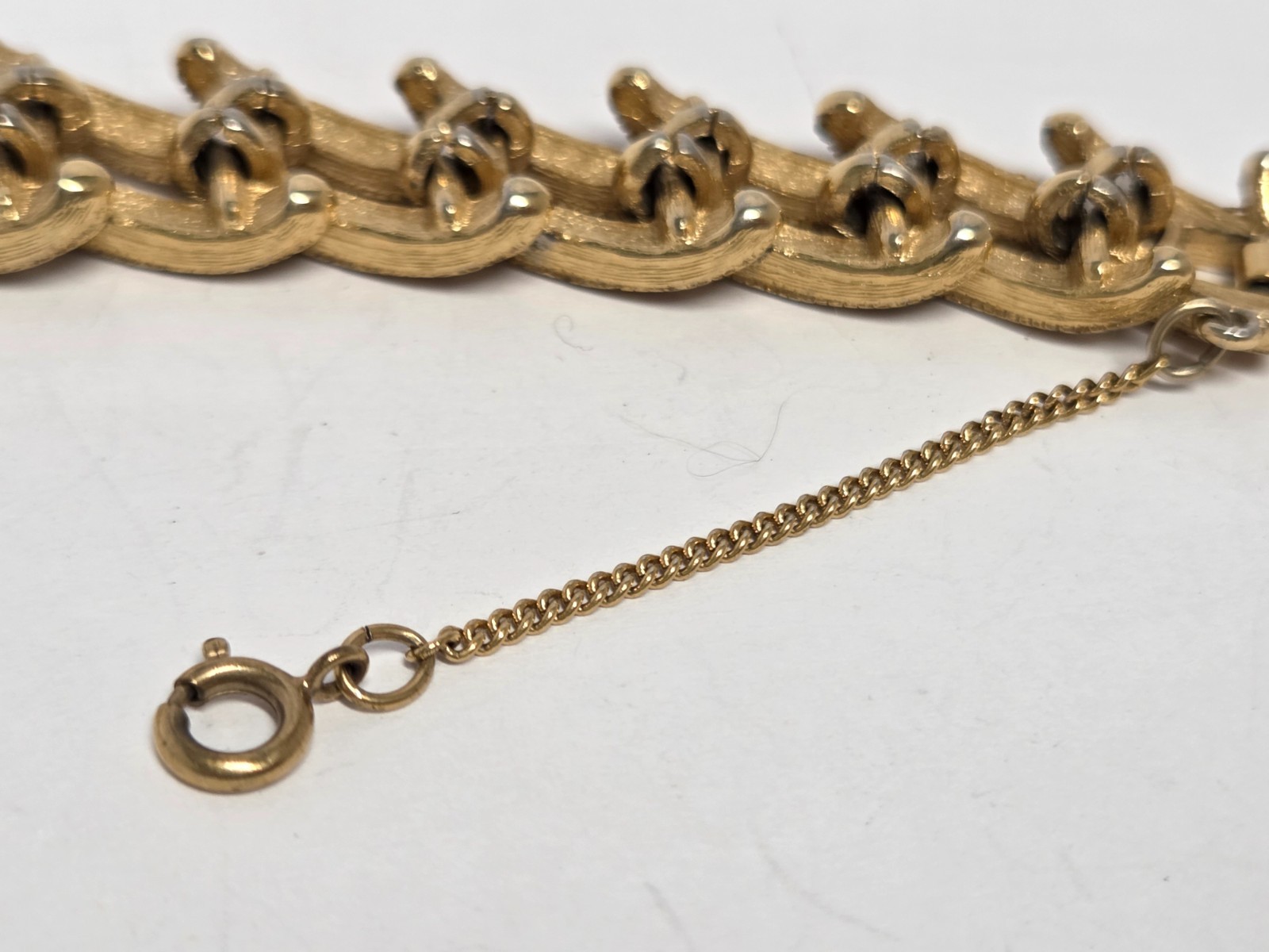 Vtg MONET Textured Wavy Double Row Bracelet 1/2″ w Gold Tone Safety Chain 7.25″