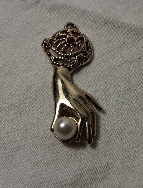 Vintage Hand And Pearl Gold Tone Pendant With A Red Rhinestone 1930’s-1950’s