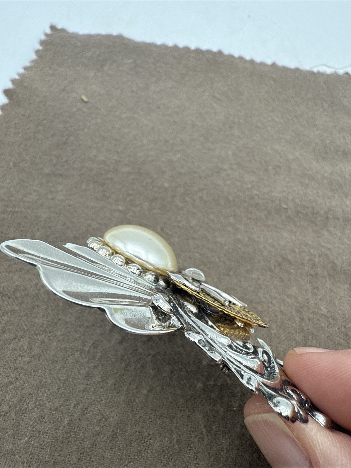 Vintage Jewelry Signed JANE Ornate Heart And Bow BROOCH PIN Faux Pearl